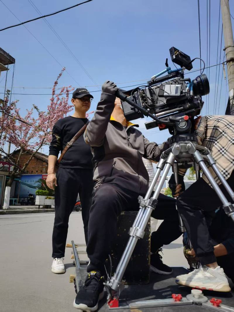 花山区广告片拍摄：快消品牌爆款之选，网感内容适配社媒传播！
